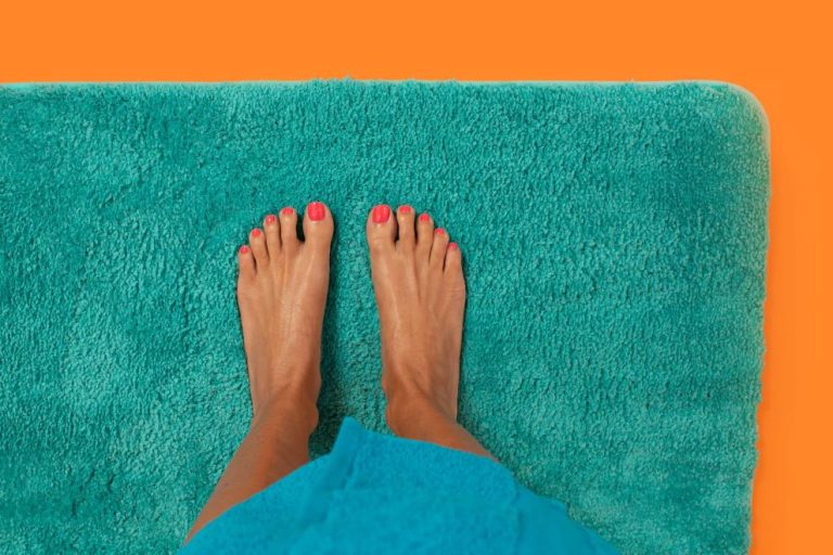 Cómo limpiar alfombras de baño